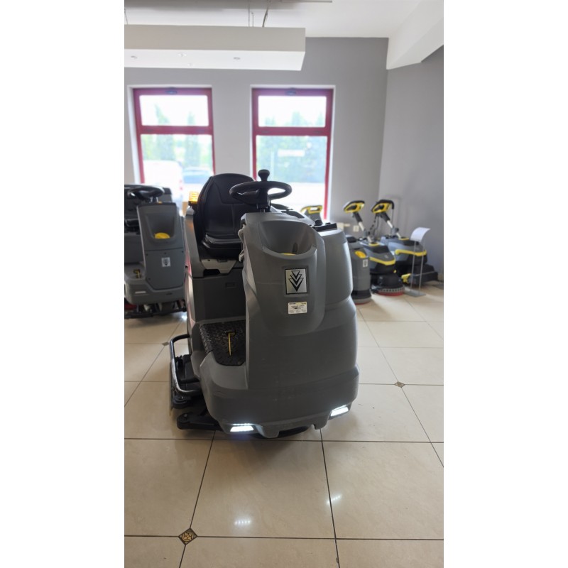 Szorowarka Karcher z fotelem dla operatora B200