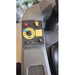 Szorowarka Karcher z fotelem dla operatora B200